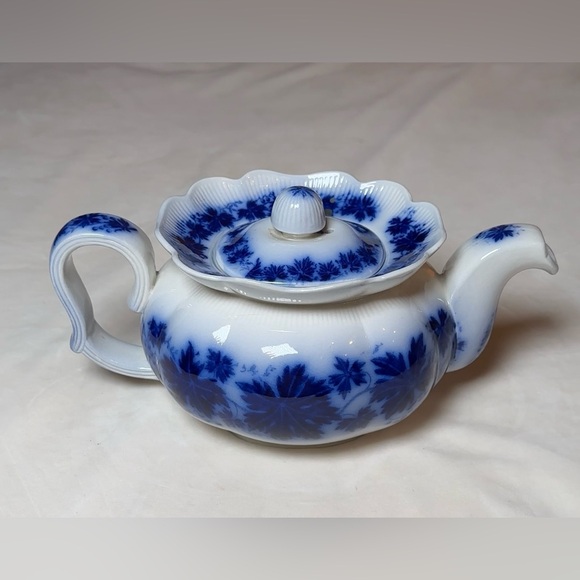Vintage Vinranka Gefle Sweden Flow Blue & White Rare Teapot - Picture 2 of 8